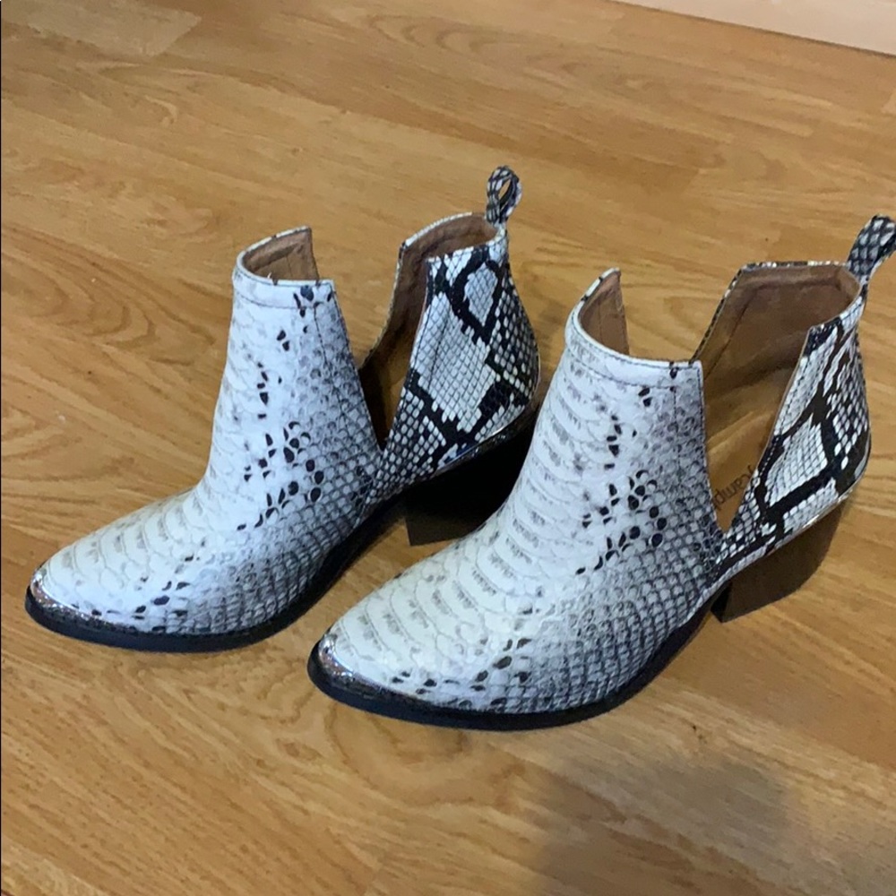 Jeffrey Campbell Cromwell